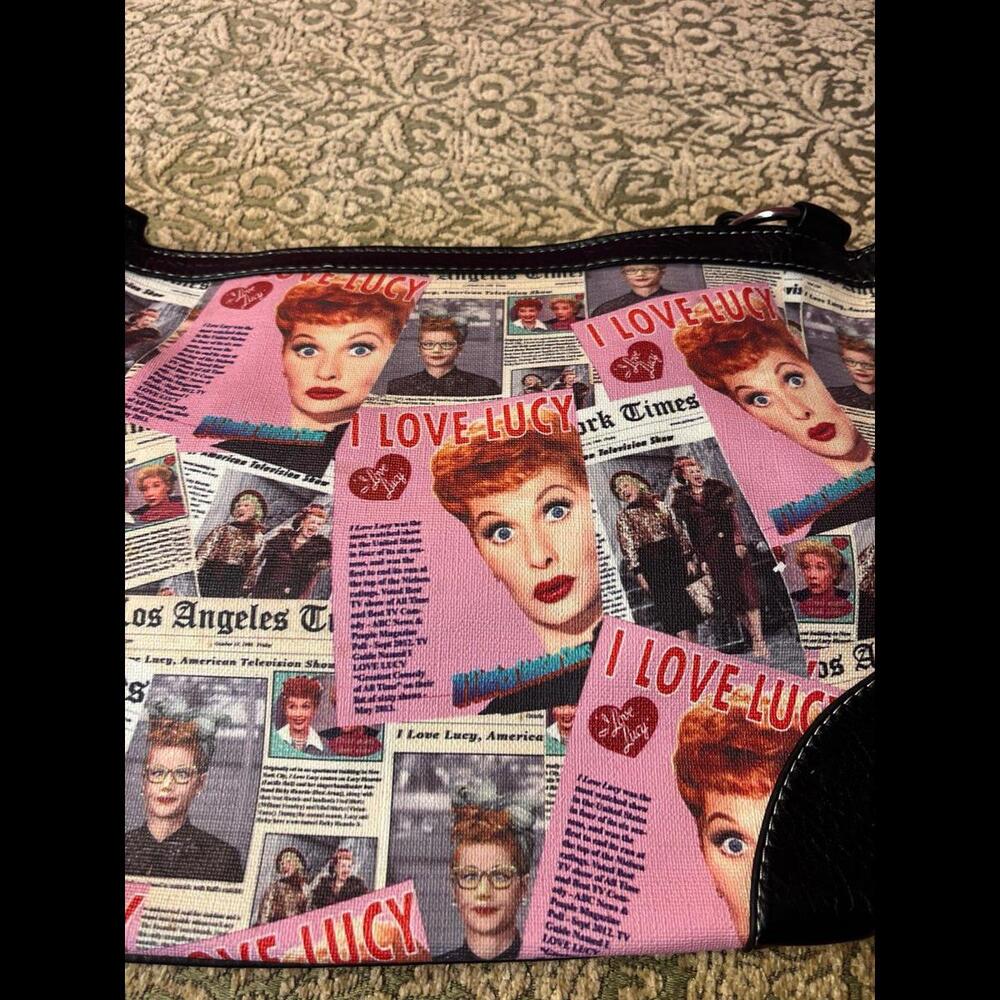 I love‎ Lucy all over newspaper print handbag - Picture 3 of 12